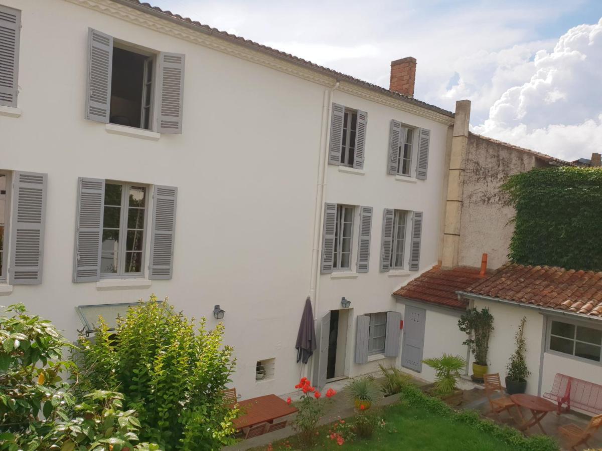 La Parenthese Bed & Breakfast La Reole Exterior photo