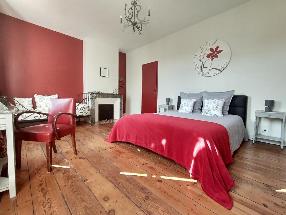 La Parenthese Bed & Breakfast La Reole Exterior photo