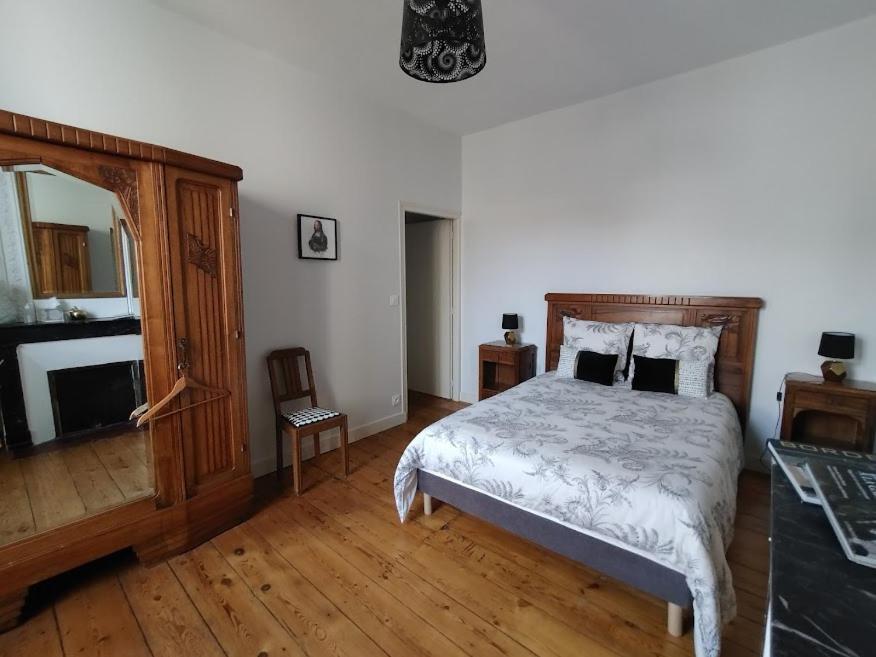La Parenthese Bed & Breakfast La Reole Exterior photo